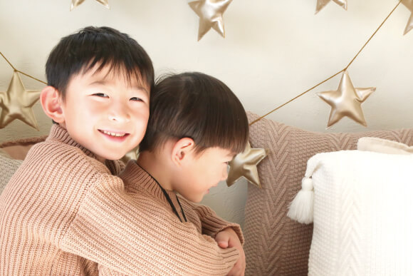 フォトスタジオ　子ども写真　カジュアルコーデ　カジュアル衣装　ナチュラル　ベージュコーデ　兄弟写真　姉妹写真　愛知