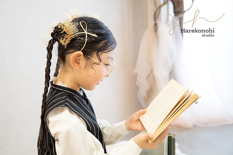 女の子　7歳　ヘアアレンジ　髪型　ダブル三つ編み　お団子　ドライフラワー　ナチュラル　カジュアル