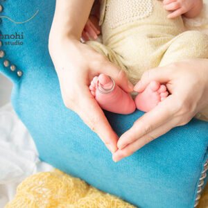 新生児 パーツフォト 赤ちゃんの手 赤ちゃんの足 小さい 可愛い 家族写真 名古屋 出張撮影　アイキャッチ