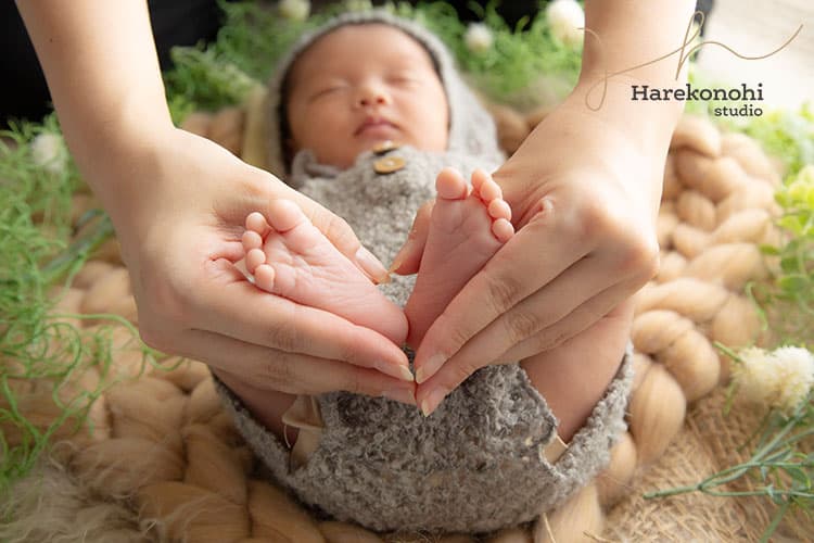 赤ちゃん ニューボーン撮影 パーツショット  花 小物 フォトスタジオ 愛知 出張撮影