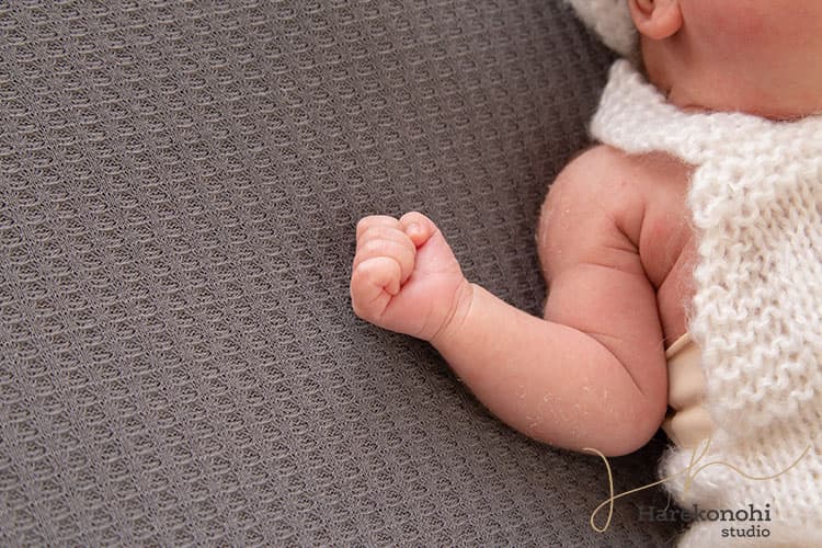 新生児 パーツショット 赤ちゃんの手 小さい 可愛い 家族写真 名古屋 出張撮影