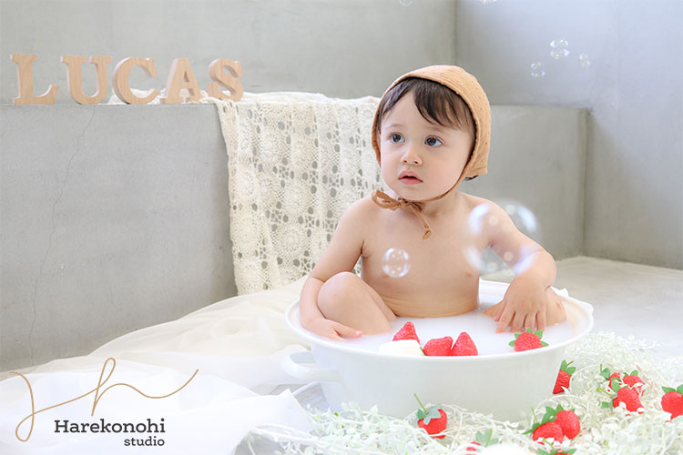 ハレこの日スタジオ　ミルクバス　ベビーフォト　ベビー撮影　ベビー　赤ちゃん　衣装　レース　レトロ　可愛い　男の子　女の子　いちご　シャボン玉　小物　愛知　